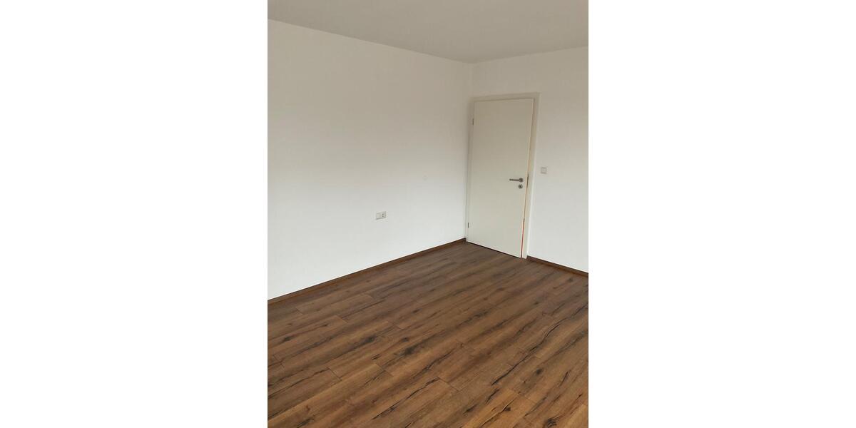 Etagenwohnung Holzkirchen - 2.5 Zimmer, 90 m&sup2;, 1.400&euro; | Angebot:25218962