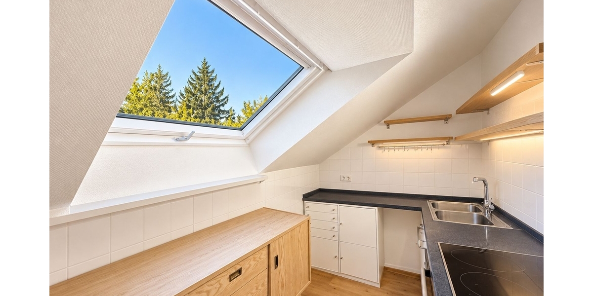 Sonnige DG-Wohnung mit charmantem Wohnambiente in Nymphenburg in der Nähe des Hirschgartens! - Dachgeschoßwohnung München Nymphenburg | Angebot:27737032