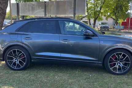 Audi Q8 180.000 km 44.900 &euro; München 81243