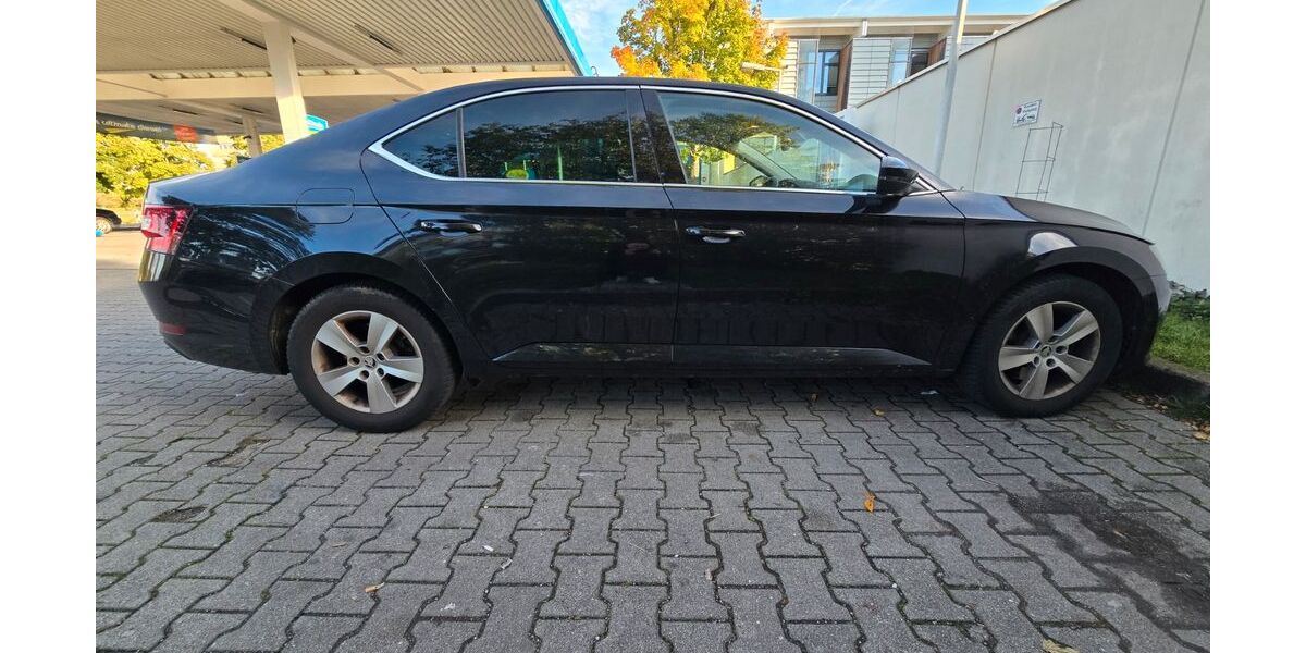 Skoda Superb 116.246 km 17.500 &euro; München 81475