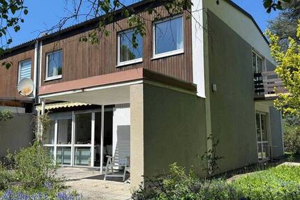 Charmante, gepflegte DHH mit großem Garten und Potential