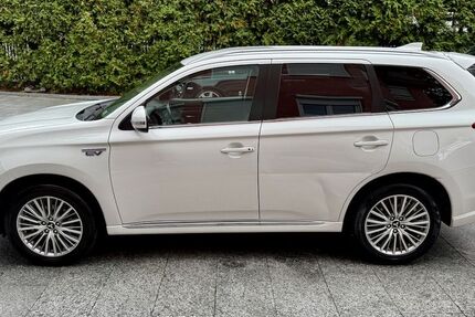 Mitsubishi Plug-in Hybrid Outlander 138.000 km 13.980 &euro; München 81827