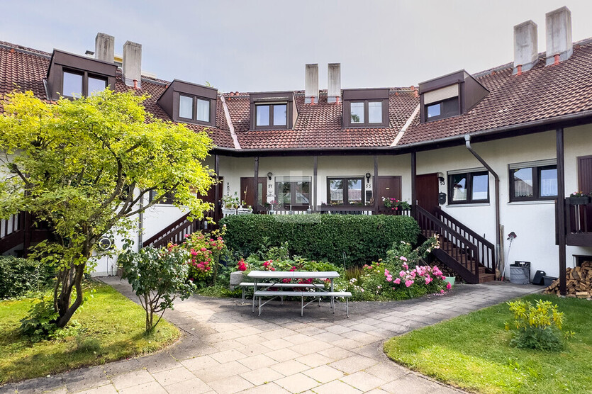 WINDISCH ImmobilieN - Haus in Haus: 4 Zimmer über 2 Etagen zentral & ruhig in Gröbenzell!