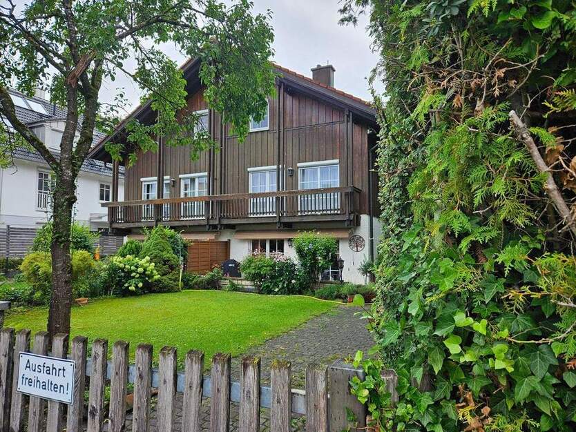 Geräumiges Familienhaus mit Balkon und Terrasse in München Aubing