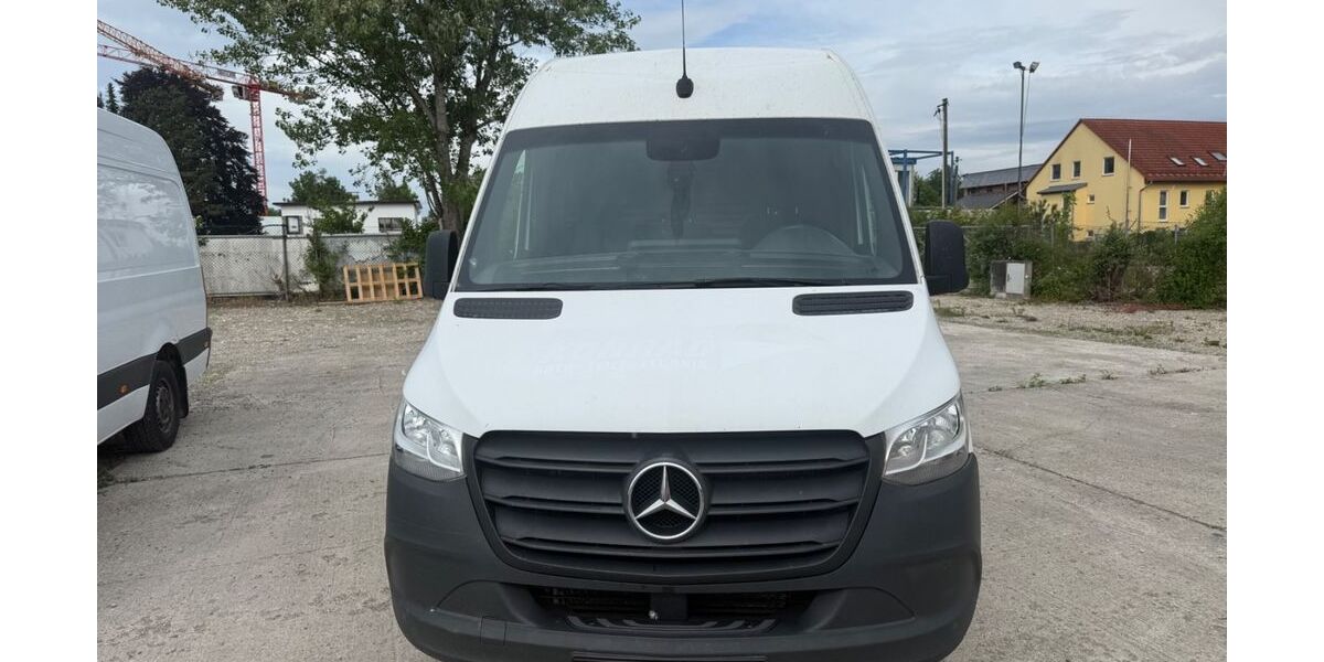 Mercedes-Benz Sprinter 375.000 km 11.900 &euro; München 81245