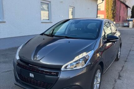 Peugeot 208 10.100 km 13.900 &euro; München 80999