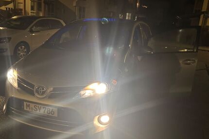 Toyota Verso 147.000 km 13.400 &euro; München 81827