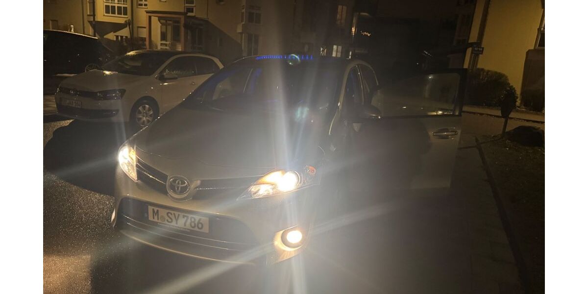 Toyota Verso 147.000 km 13.400 &euro; München 81827