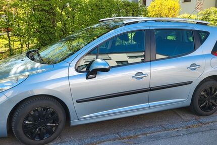 Peugeot 207 117.000 km 2.990 &euro; München 80997