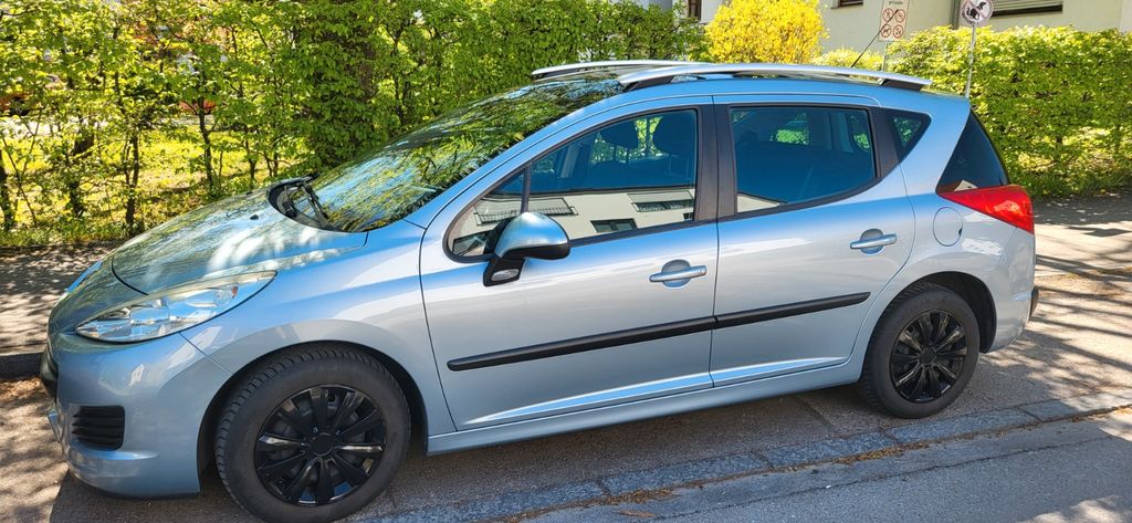 Peugeot 207 117.000 km 2.990 &euro; München 80997