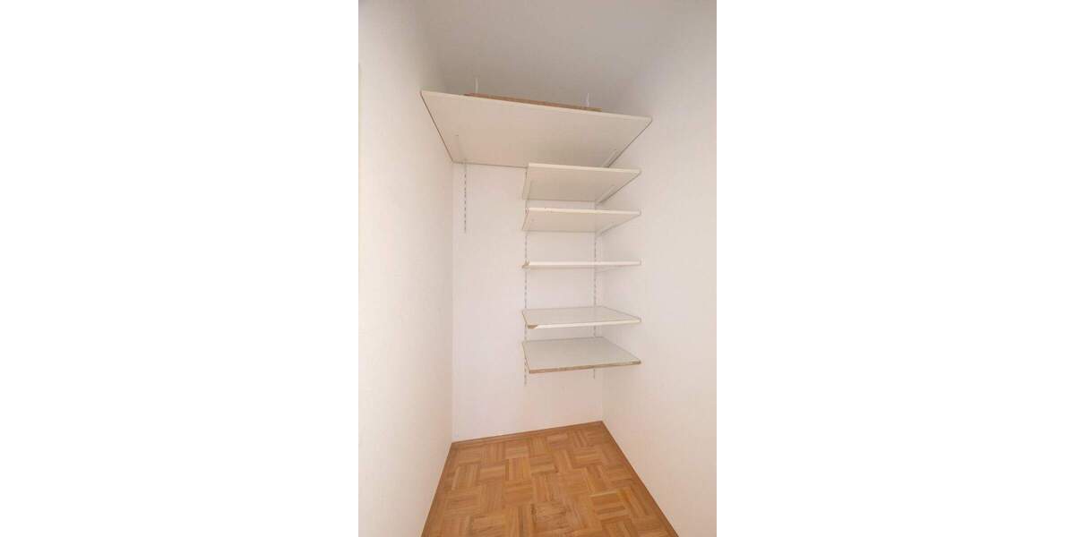 BEZUGSFREIE 3-ZI.-DACHTERRASSEN-WOHNUNG MIT STELLPLATZ IN GRÄFELFING 3 zimmer