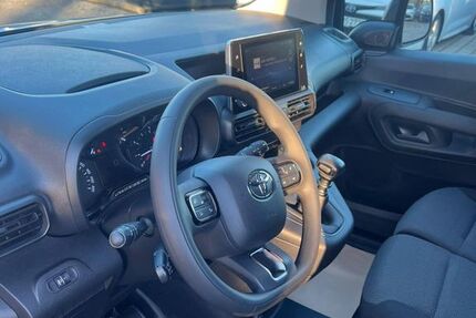 Toyota Proace City 63.642 km 15.500 &euro; München 81375