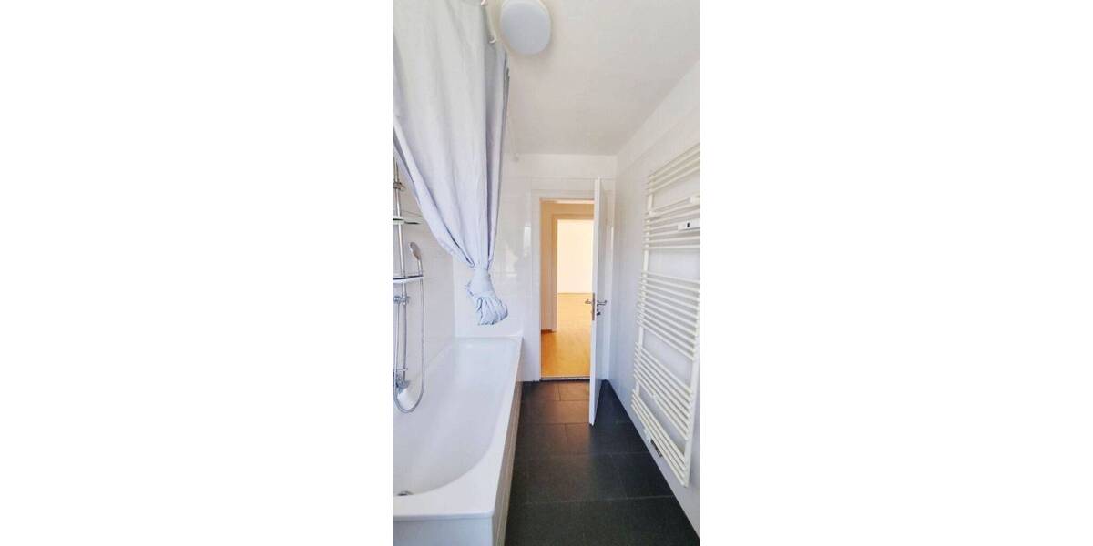 Etagenwohnung München Neuhausen-Nymphenburg - 3 Zimmer, 80 m&sup2;, 1.450&euro; | Angebot:25695624