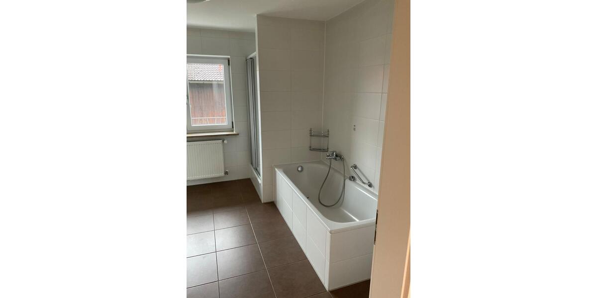 Etagenwohnung Holzkirchen - 2.5 Zimmer, 90 m&sup2;, 1.400&euro; | Angebot:25218962