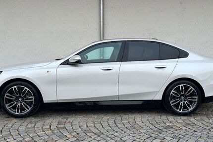 BMW i5 12.705 km 56.500 &euro; München 81245