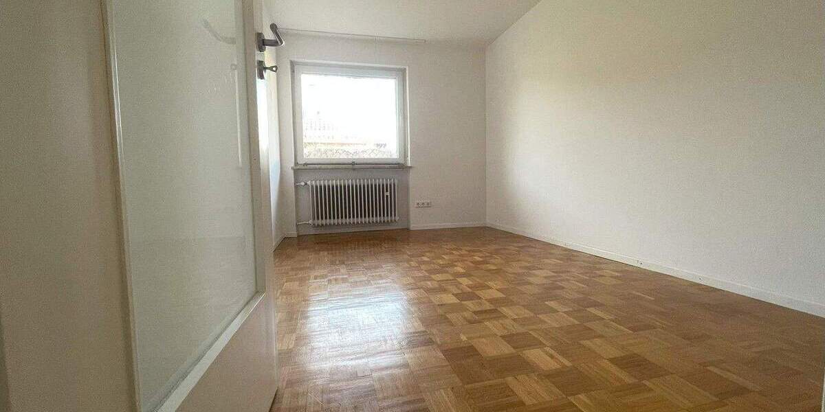 Gartenwohnung, frisch renoviert mit neuer Heiztechnik, 4+2 Zimmer 6 zimmer