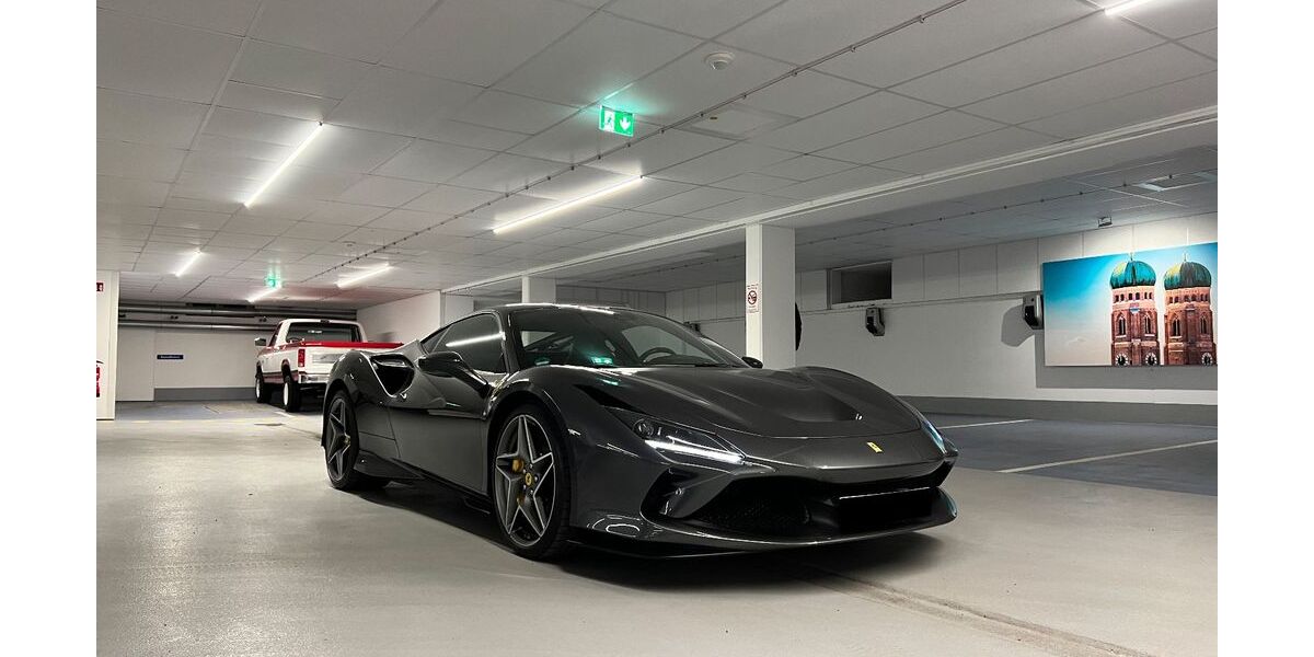 Ferrari F8 1.500 km 318.900 &euro; München 81677
