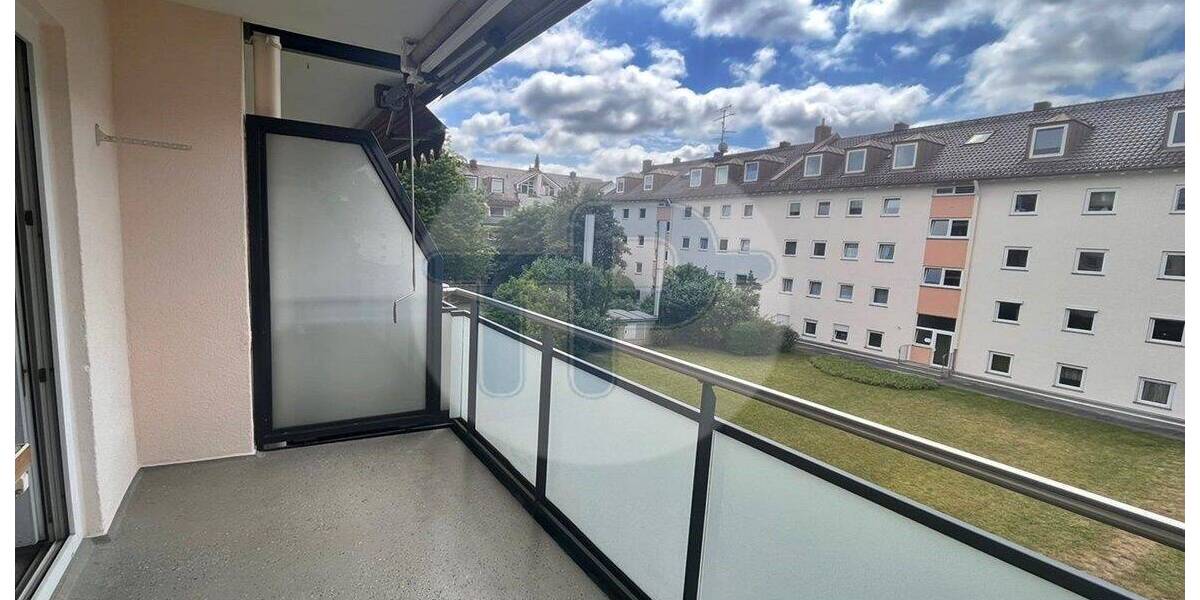 SCHÖNE 3-ZIMMER WOHNUNG MIT LOGGIA UND TAGESLICHTBAD, IN RUHIGER ZENTRALER LAGE 3 zimmer