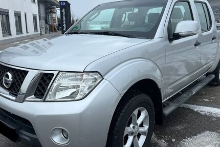 Nissan Navara 273.000 km 8.700 &euro; Höhenkirchen-Siegertsbrunn 85635