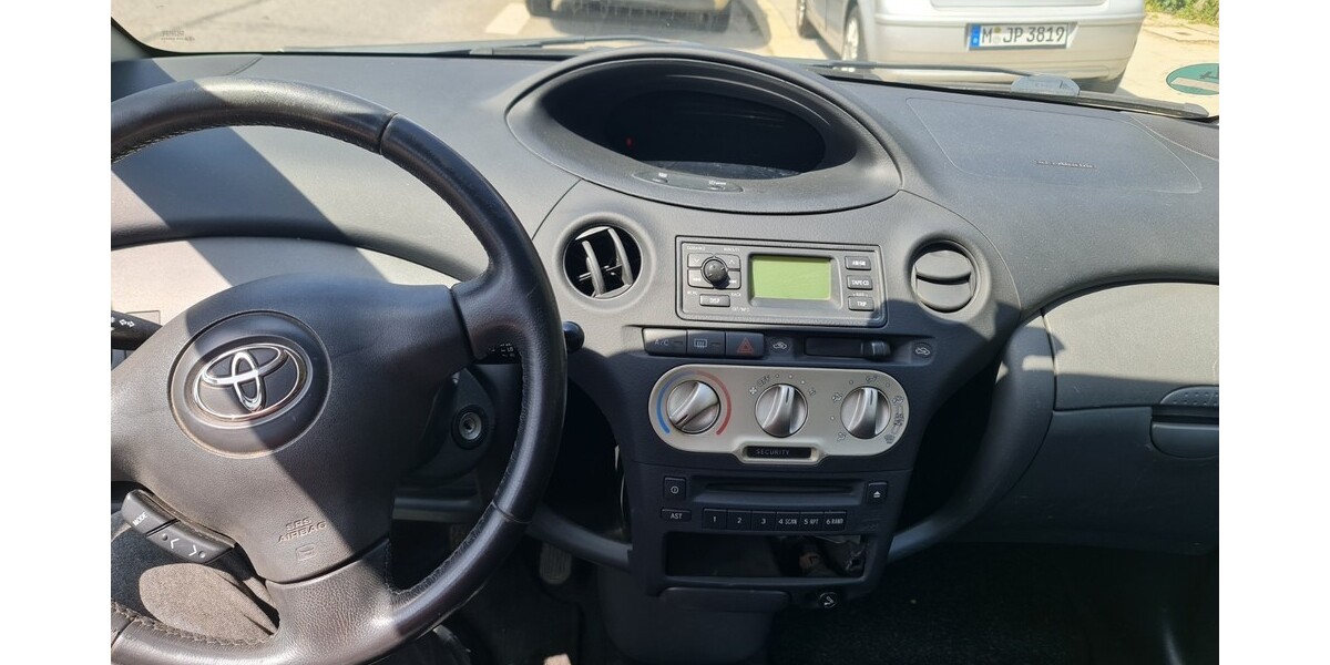 Toyota Yaris 297.999 km 1.550 &euro; München 80313
