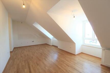 Mit Einbauküche: Moderne 2-Zimmer-Dachgeschosswohnung zimmer