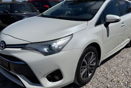 Toyota Avensis 211.000 km 9.900 &euro; München 81829