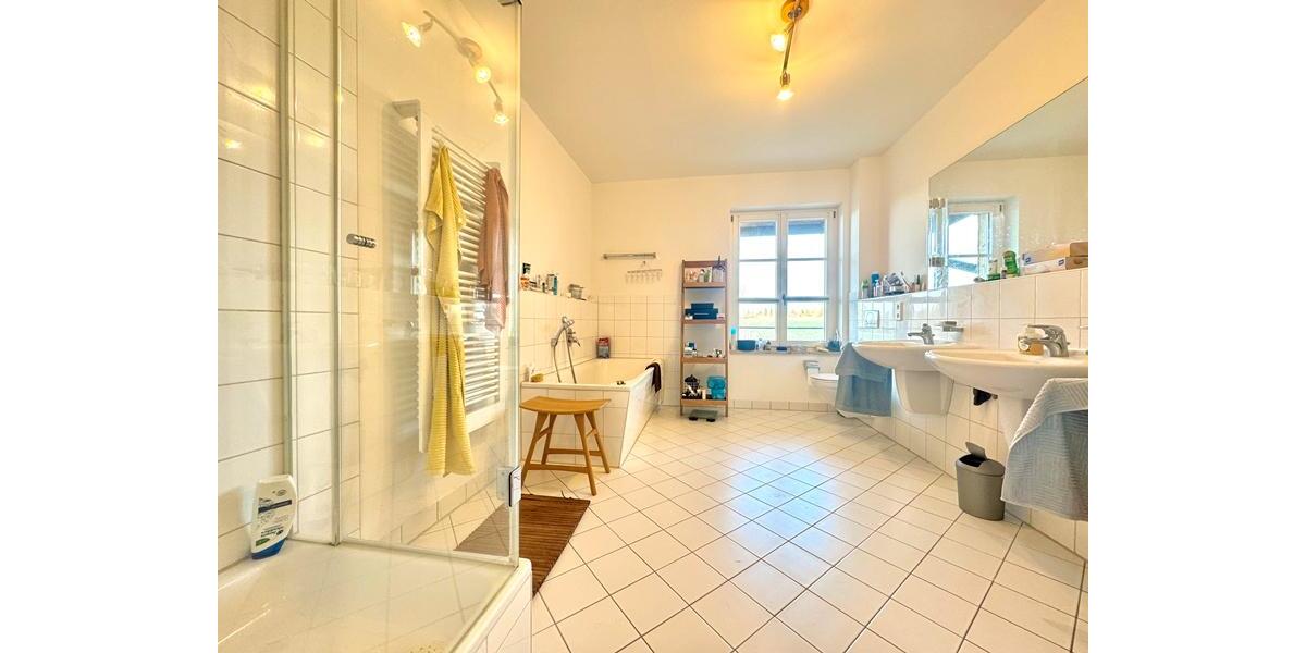 Dachgeschoßwohnung Oberpframmern - 3.5 Zimmer, 225 m&sup2;, 2.900&euro; | Angebot:26165292