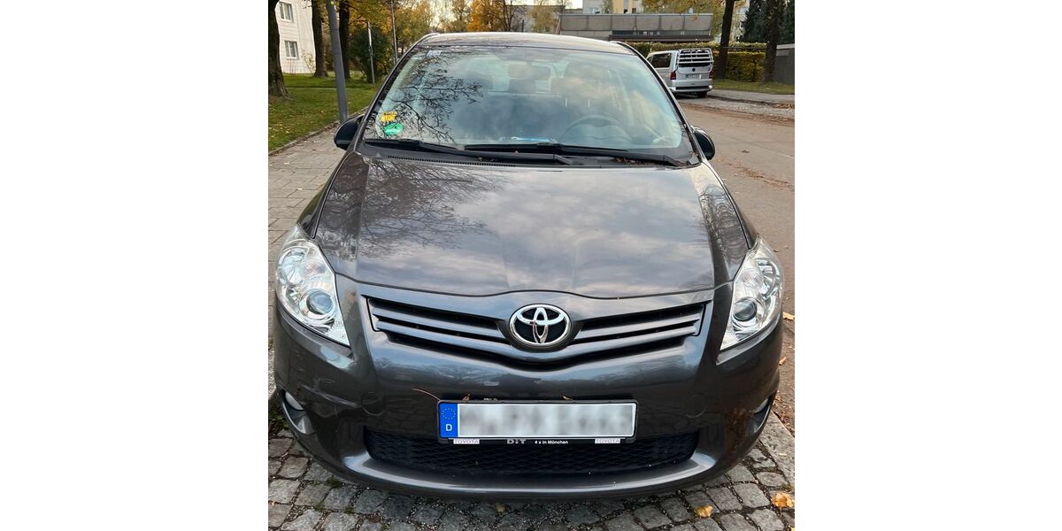 Toyota Auris 51.000 km 8.600 &euro; München 81369
