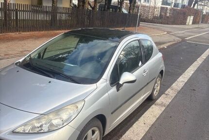 Peugeot 207 102.000 km 2.900 € München 85540