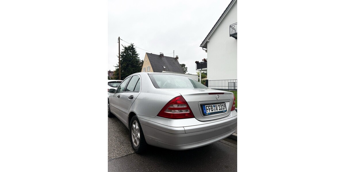 Mercedes-Benz C 180 217.000 km 2.900 &euro; Fürstenfeldbruck 82256