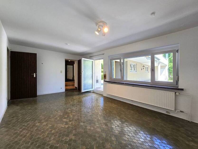 Großzügiges Anwesen inkl. EinliegerWohnung und Baureserve in Brunnthal