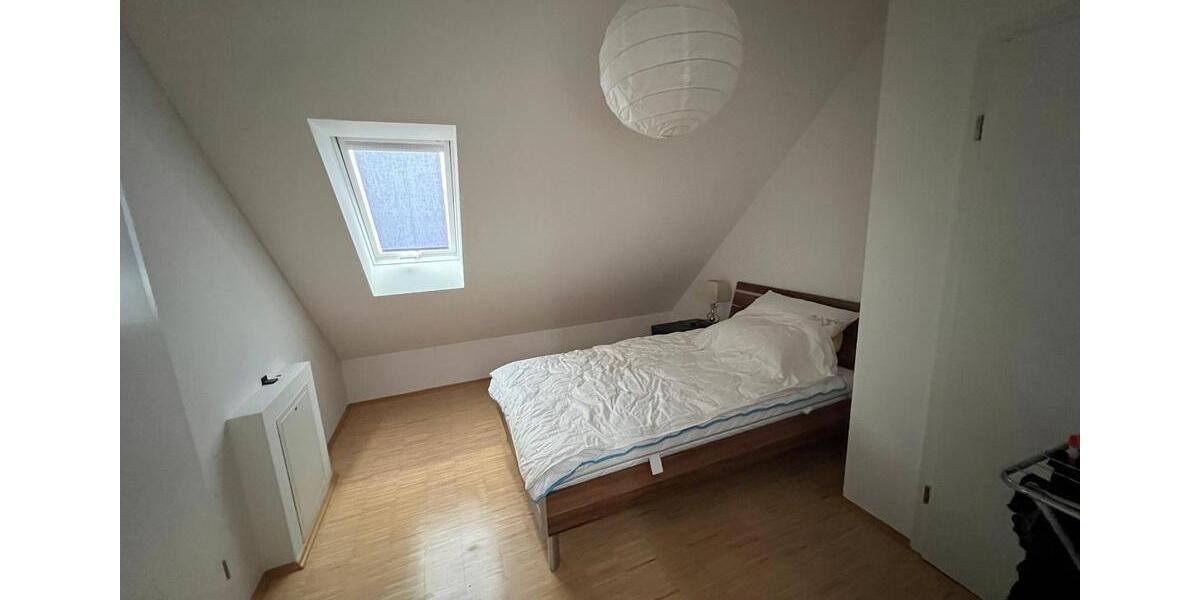 Dachgeschoßwohnung Karlsfeld - 3.5 Zimmer, 82 m&sup2;, 1.350&euro; | Angebot:25752513