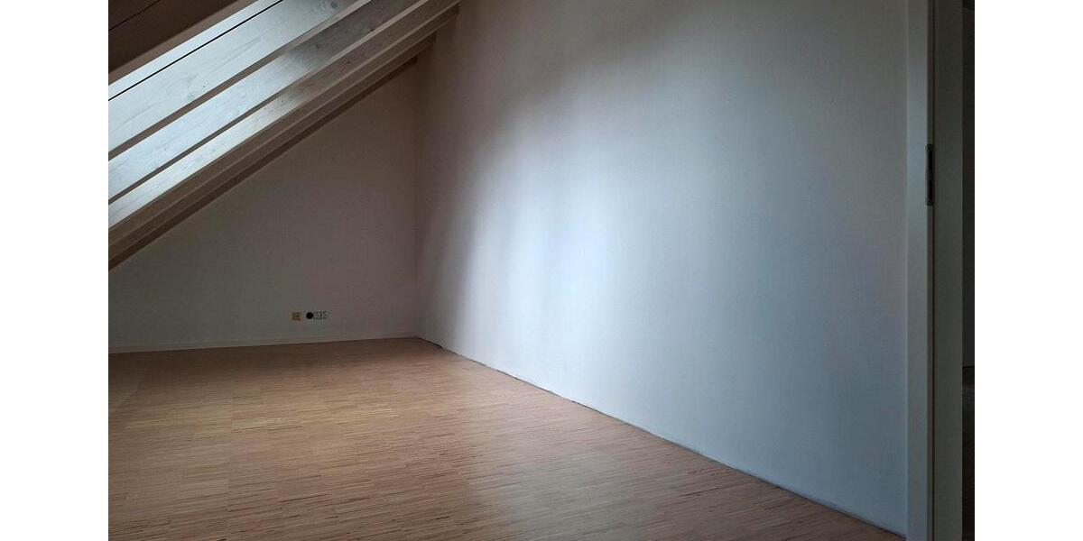 Dachgeschoßwohnung München Sendling-Westpark - 3 Zimmer, 125 m&sup2;, 2.200&euro; | Angebot:26300360