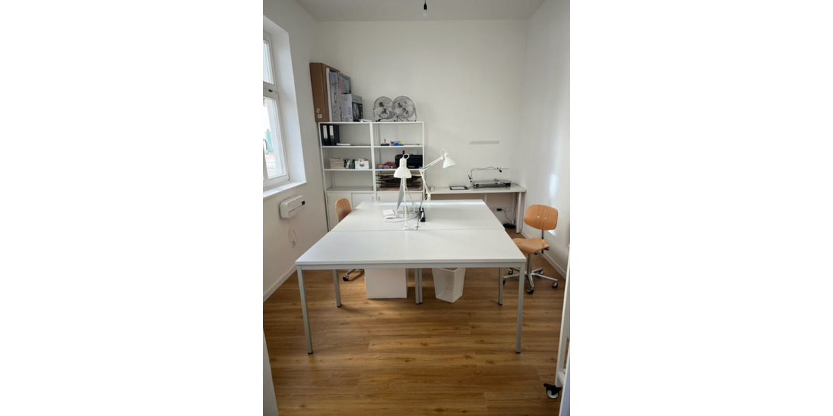 ruhiger Arbeitsplatz in kleiner Bürogemeinschaft zimmer