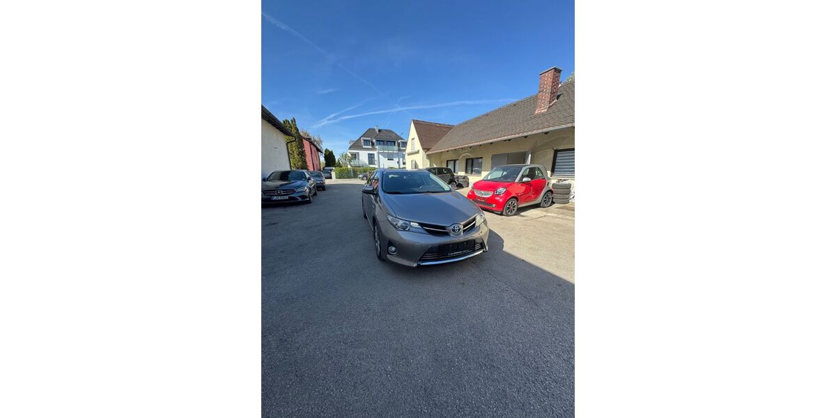 Toyota Auris 42.000 km 13.990 &euro; München 80999