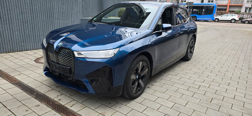 BMW iX 23.500 km 46.499 &euro; München 80689