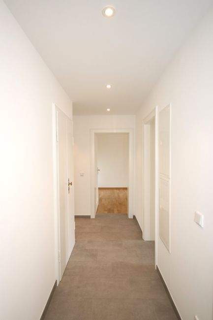 Sonnige, vollkommen neu renovierte 4-Zimmer Wohnung mit Südloggia in Neuhausen 4 zimmer