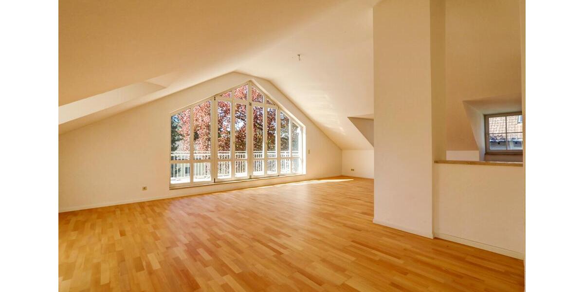 Dachgeschoßwohnung München Pasing-Obermenzing - 3 Zimmer, 123 m&sup2;, 2.470&euro; | Angebot:26454285