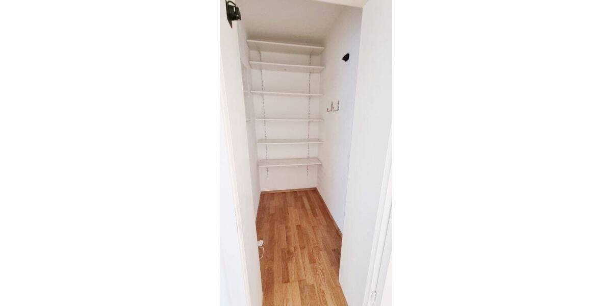 Etagenwohnung München Neuhausen-Nymphenburg - 3 Zimmer, 80 m&sup2;, 1.450&euro; | Angebot:25695624