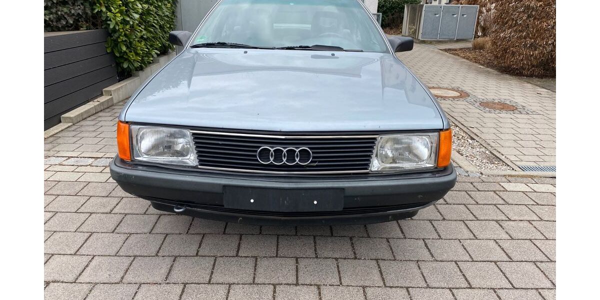 Audi 100 169.000 km 5.200 &euro; München 81825