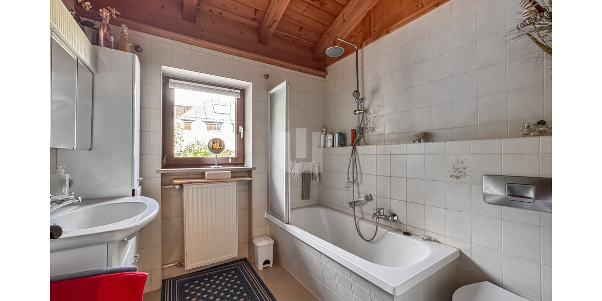 WINDISCH IMMOBILIEN – Gewerbeimmobilie mit vier Büros und einer Wohnung - ideal für den Mittelstand - Gewerbeobjekt Oberschleissheim | Angebot:22150182