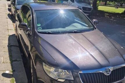 Skoda Superb 209.000 km 5.850 &euro; München 81737