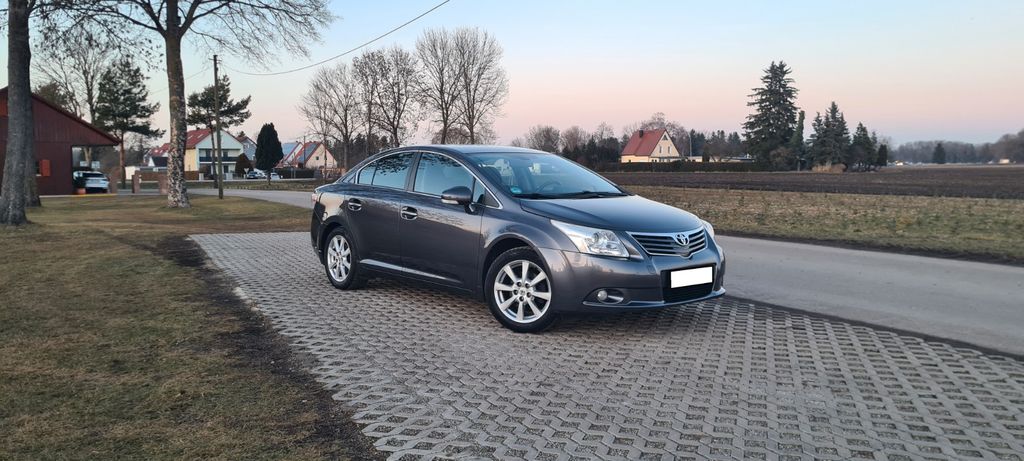 Toyota Avensis 132.000 km 7.500 &euro; München 81241