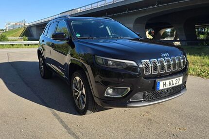 Jeep Cherokee 69.700 km 23.390 &euro; München 80992