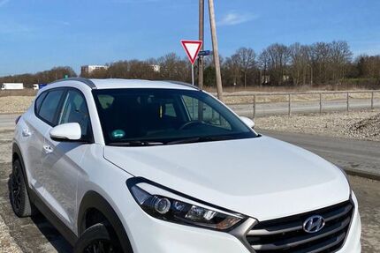 Hyundai TUCSON 69.000 km 15.500 &euro; München 81249