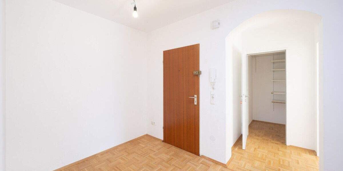 BEZUGSFREIE 3-ZI.-DACHTERRASSEN-WOHNUNG MIT STELLPLATZ IN GRÄFELFING 3 zimmer