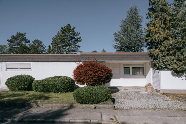 Exklusiver Bungalow mit Schwimmbad auf Südgrundstück - Einfamilienhaus Krailling | Angebot:26829668