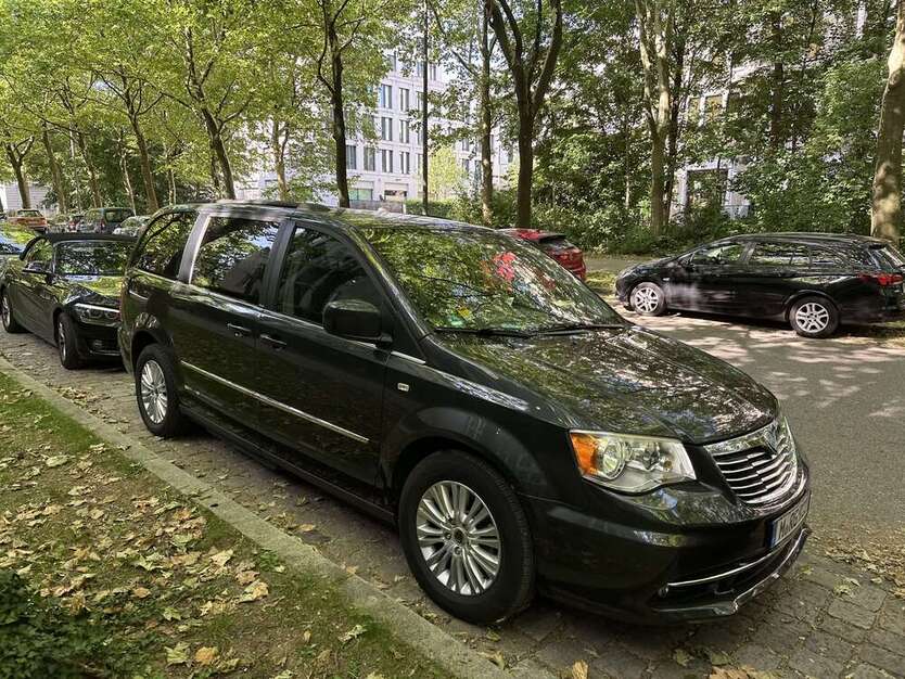 Lancia Voyager 201.600 km 11.790 € München 81379