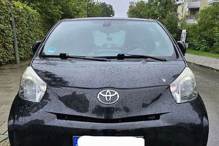 Toyota iQ