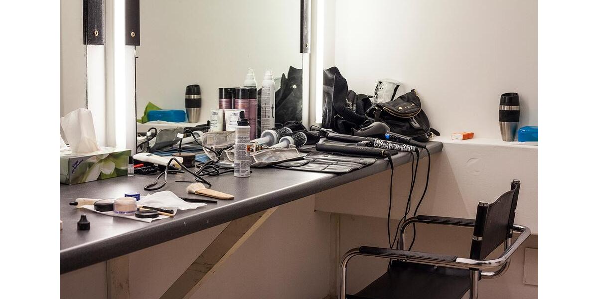 Fotostudio im Münchner Norden – flexible Tagesmiete + Equipment zimmer